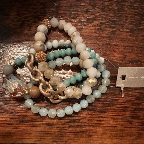 Beautiful set of 4 stone beaded bracelets NWT - Picture 5 of 5